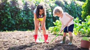 get-kids-gardening-wide-620x349